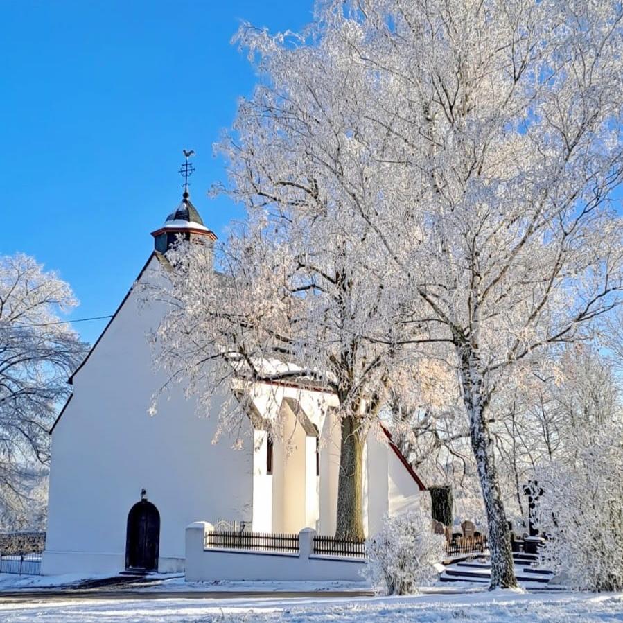 Kirche St. Viktus im Winter