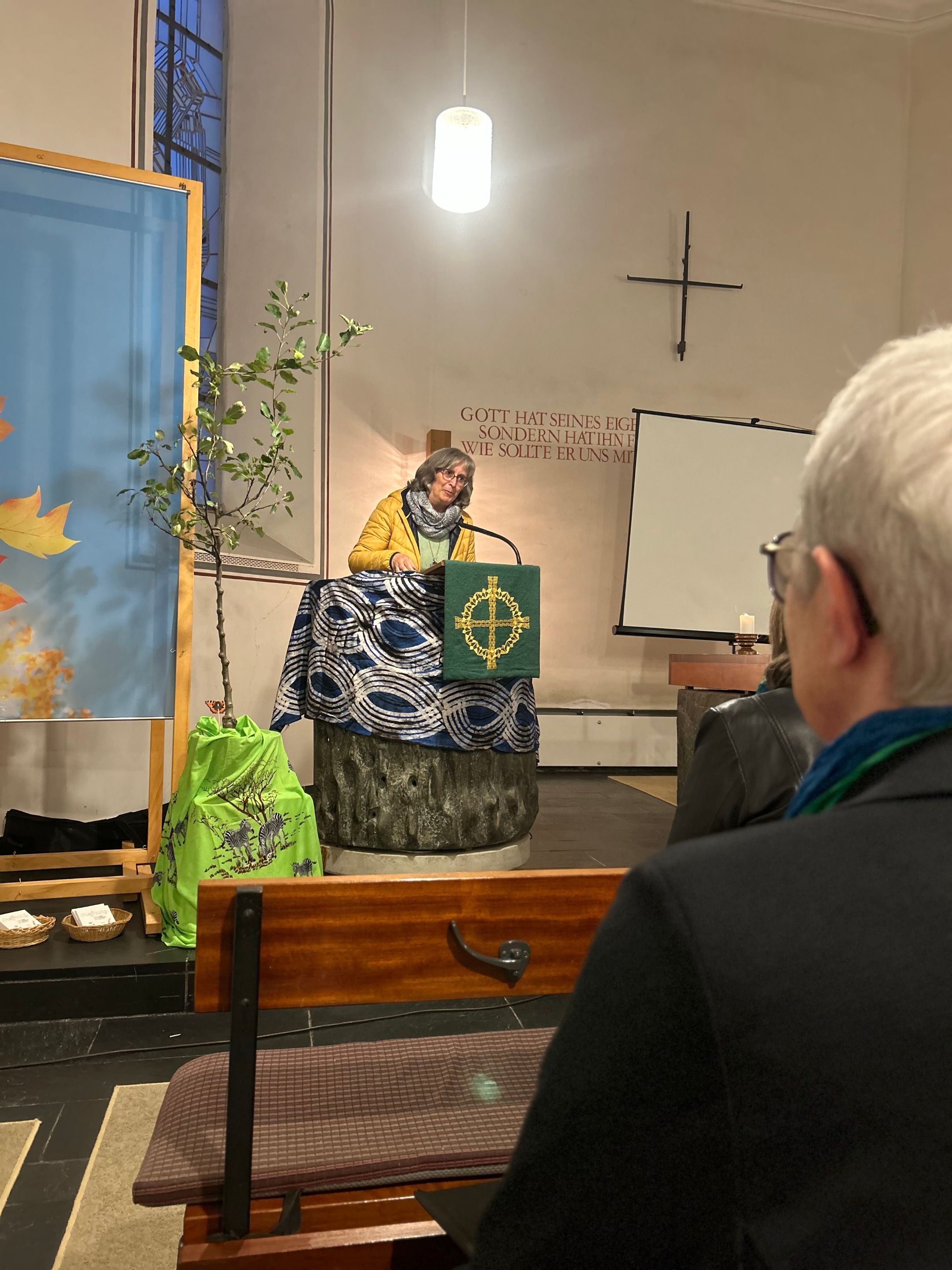 Susanne Reuter bei der Predigt zum Thema 'Alles muss klein beginnen'