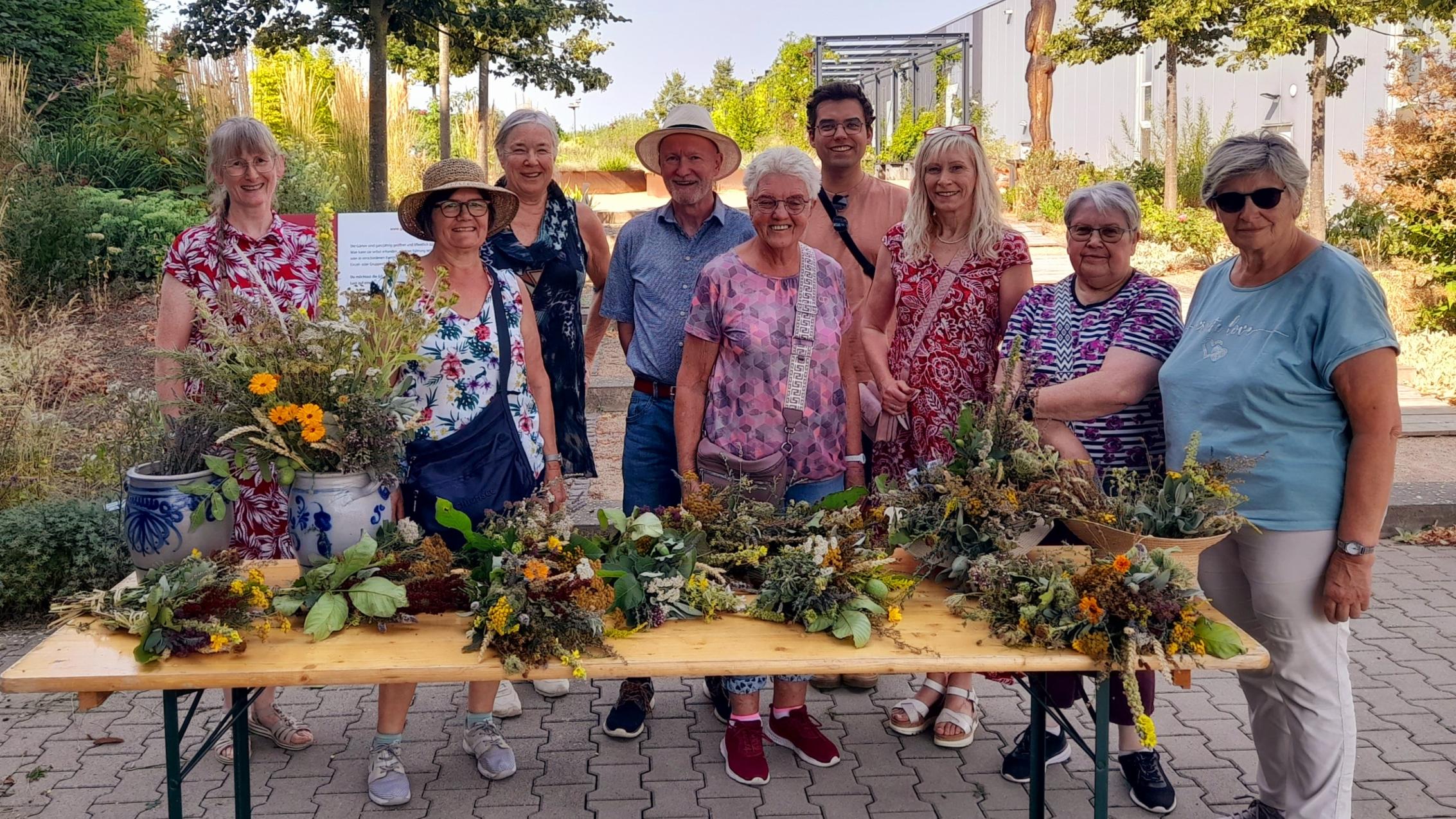 Gruppe in den Gödenrother Gärten